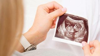 يمكن أن يزيد الحمل من خطر عند النساء الصغرى سنًا